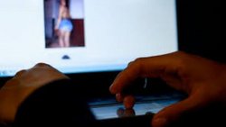 Envió material sexual de menores a través de Facebook
