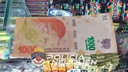 Intentó "regar" Centenario con billetes falsos