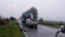 Accidente fatal: cuatro vehículos involucrados y tres muertos