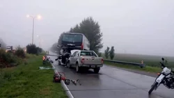 Accidente fatal: cuatro vehículos involucrados y tres muertos