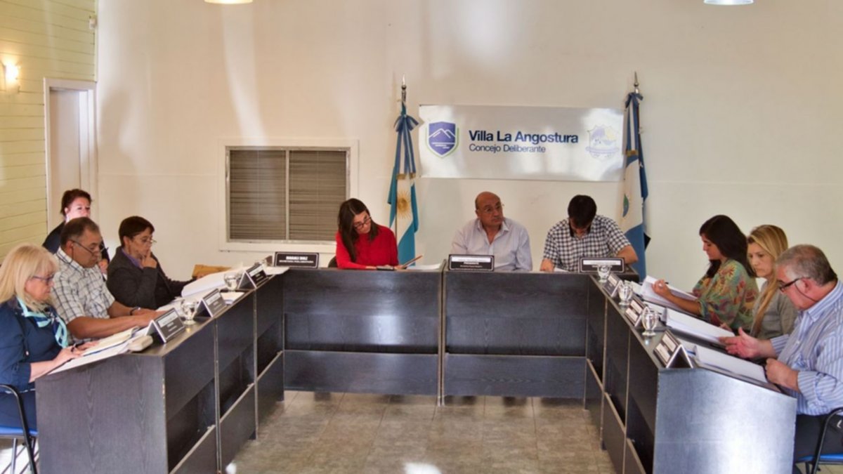 Abren causa penal a todo el Deliberante de la Angostura