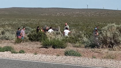 Volvía de vacaciones y volcó cerca de Piedra del Águila