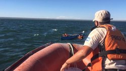 Diez personas fueron rescatadas en tres operativos en lagos