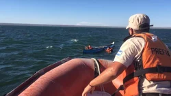 Diez personas fueron rescatadas en tres operativos en lagos