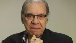 Le ofrecieron a Enrique Pinti vacunarse "por ser famoso"
