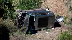 Tiger Woods la pasó mal tras un accidente en su auto
