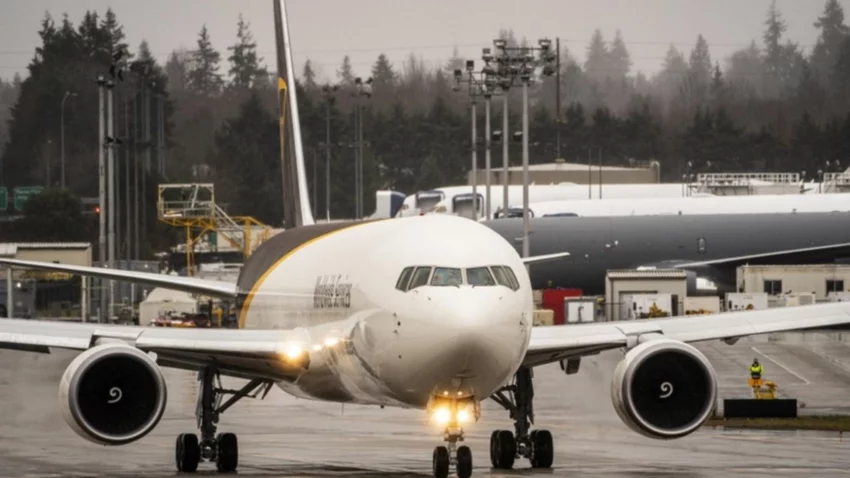 Falló otro Boeing 777 y logró aterrizar de emergencia
