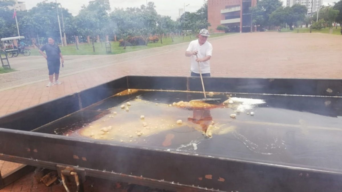 Arroz con pollo gigante hará un neuquino en Bolivia