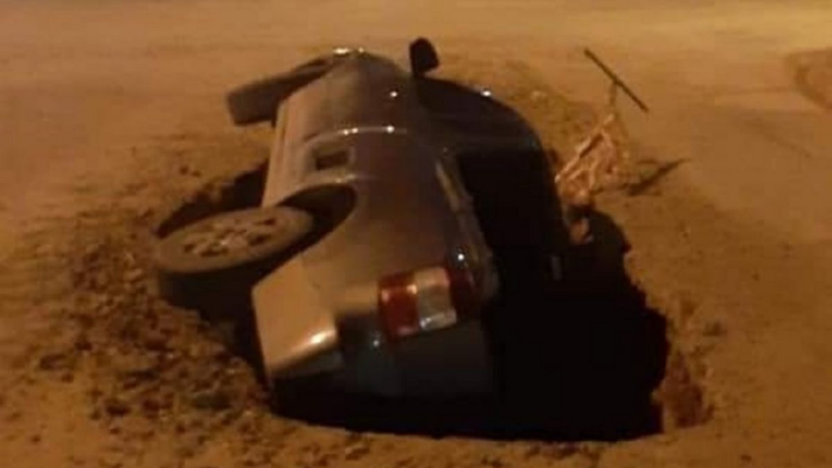 Allen: una camioneta cayó en un pozo que no estaba señalizado