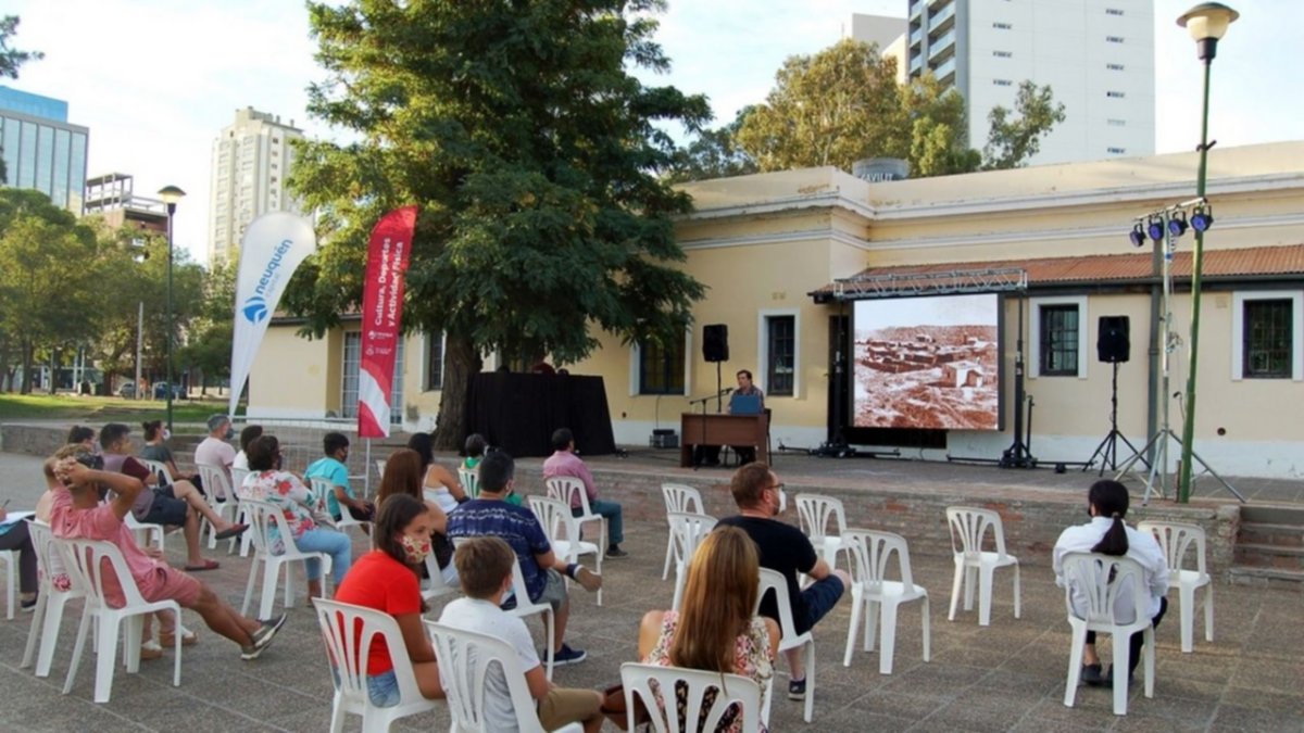 Cultura municipal le pide notebooks a YPF