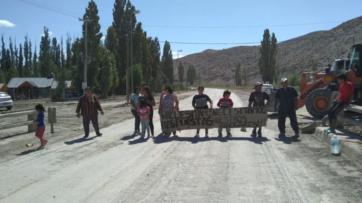 Después del alud siguen esperando ayuda