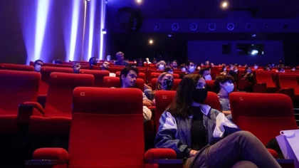 Vuelven cines, teatros y salas con aforos