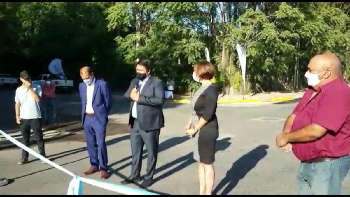Gaido y Gutiérrez inauguraron el asfalto de la calle Luis Beltrán