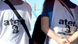 Sigue el paro docente por otros cinco días