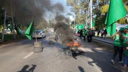 El bloqueo de ATE Río Negro perjudica a Neuquén