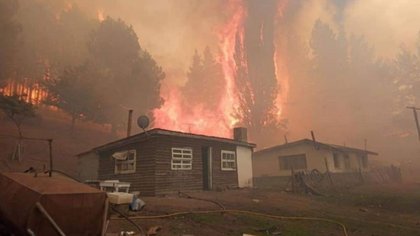 Al menos 130 evacuados en El Hoyo