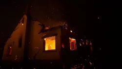 "Hay casas y gente prendidas fuego": tremendo video
