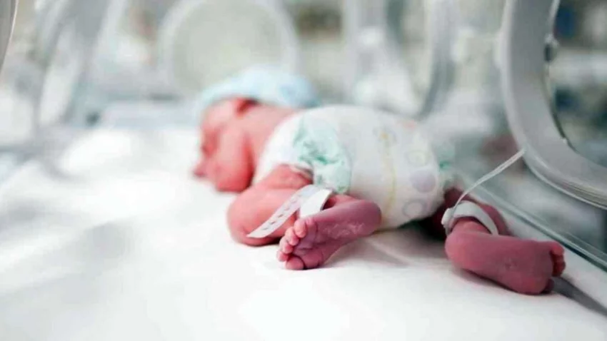 Murió un bebé de 7 meses; lo golpearon sus padres