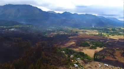 Con lluvia y todo, seguía el fuego en los bosques