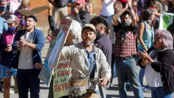 El gobernador cargó con la culpa tras agresiones al presidente