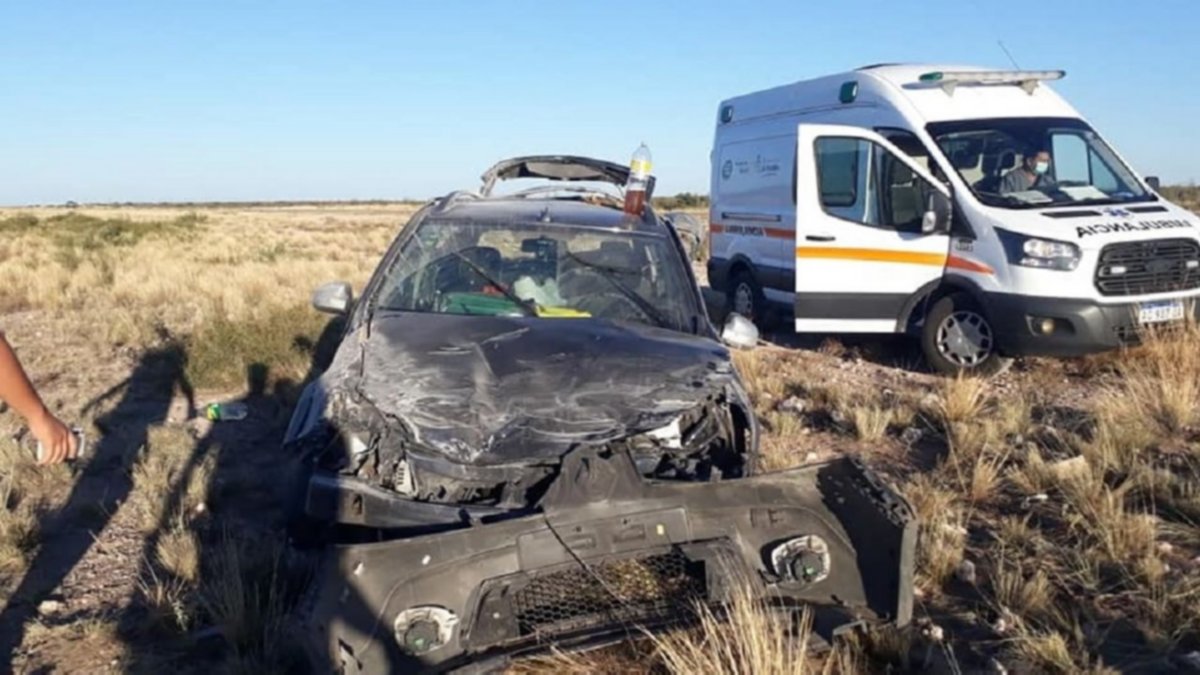 Viajaban a El Chocón y volcaron en La Pampa