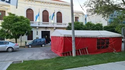 UPCN instaló una carpa frente a la Casa de Gobierno