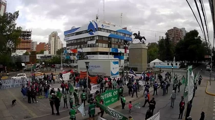 Trabajadores de Salud siguen su protesta en el centro Neuquino