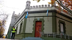 Cambios en el gabinete: Badilla a Turismo, Flutsch al CPE
