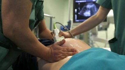 Apuñalaron a una embarazada; fue a una cesárea de emergencia