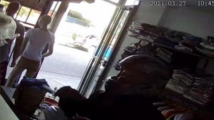 Sacado, con un cuchillo, amenazó y robó en pleno centro