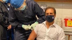 Vacunado, Lacalle Pou descartó cuarentena en Uruguay