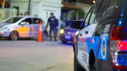 Es amigo de una chica, y el novio celoso lo baleó en la cabeza