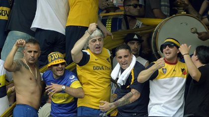 Arde la interna en la barra brava de Boca