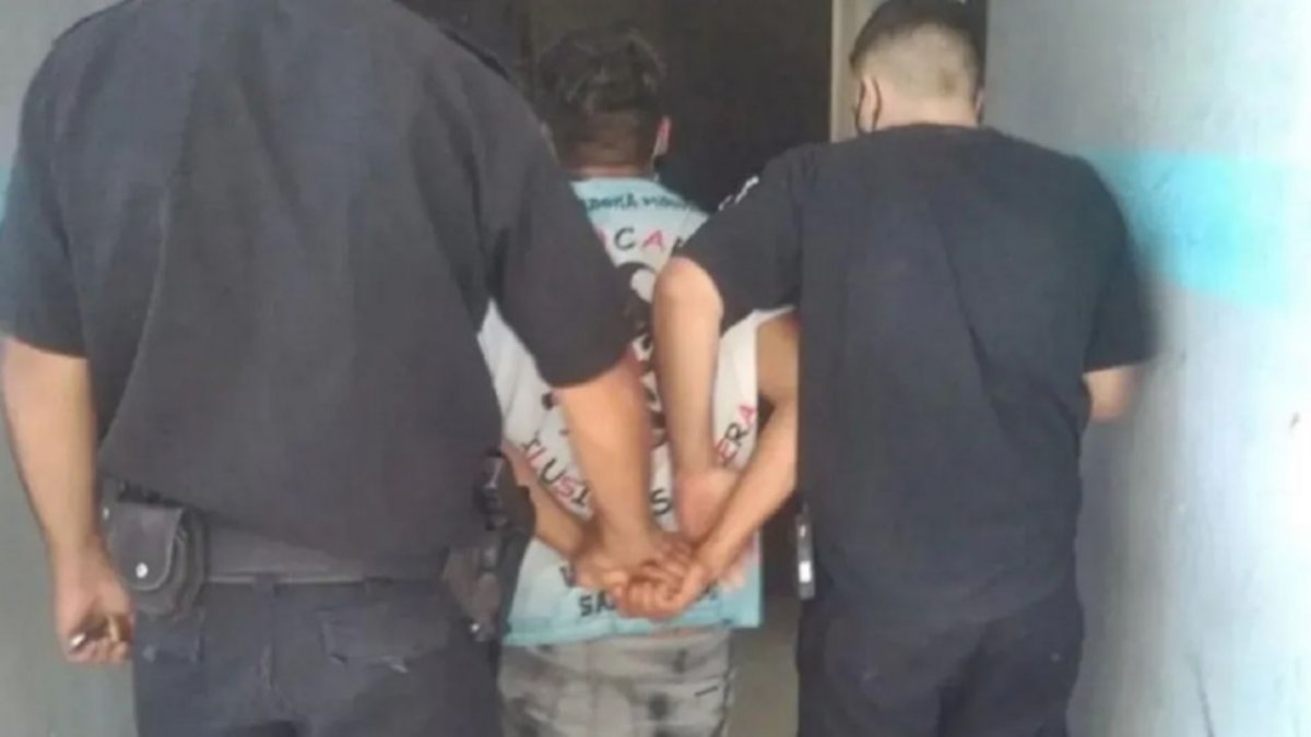 Quiso matar a su hijastra; lo quemaron con agua hirviendo en la cárcel