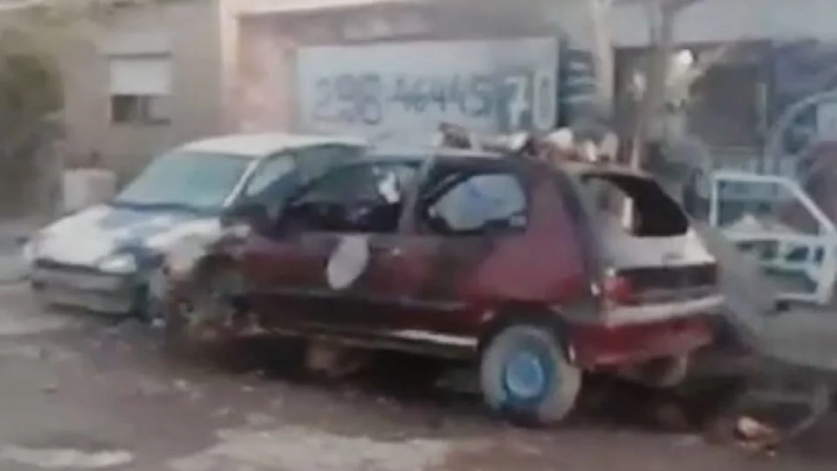 Le contestó a la intendenta de Allen y ahora le quemaron el auto