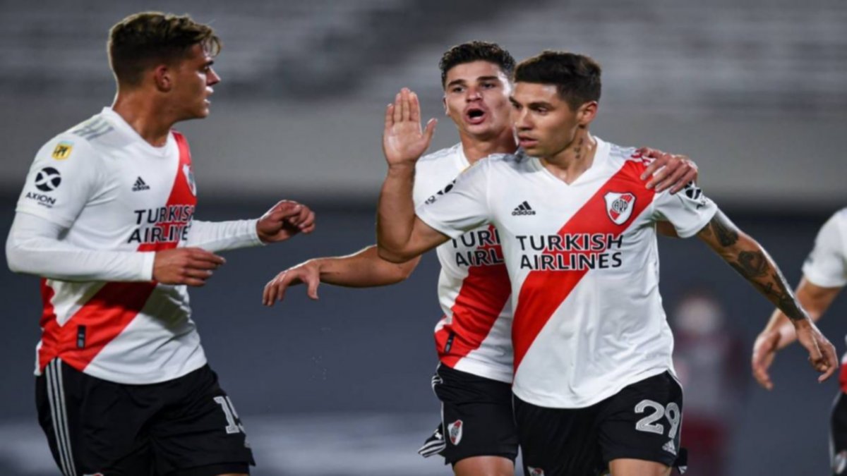 River bajó a Colón y se acomoda