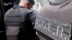 El policía muerto no sabía nadar y fue obligado a meterse al mar
