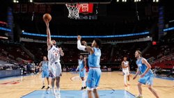 Denver, con Campazzo, aplastó a Houston