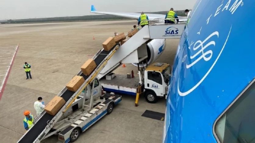 Llegó al país el avión con 384 mil vacunas Sinopharm