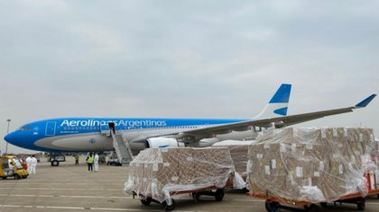 Llegó otro vuelo al país con 371 mil dosis de Sinopharm