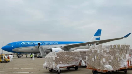 Llegó otro vuelo al país con 371 mil dosis de Sinopharm