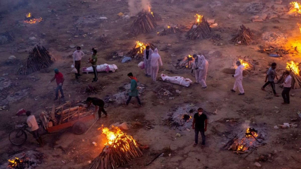 Las imágenes más desgarradoras de la India por la nueva ola