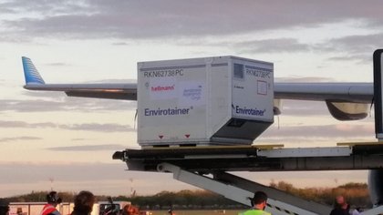 Parte otro vuelo a China que traerá 1 millón de dosis de Sinopharm