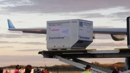 Parte otro vuelo a China que traerá 1 millón de dosis de Sinopharm