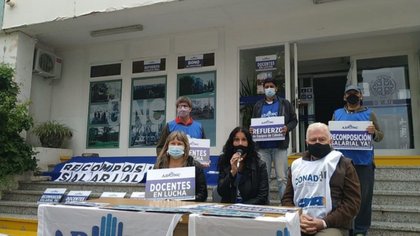 Universitarios rechazan oferta salarial y siguen con paros