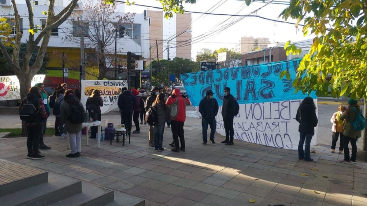 Autoconvocados de Salud llegaron a Casa de Gobierno