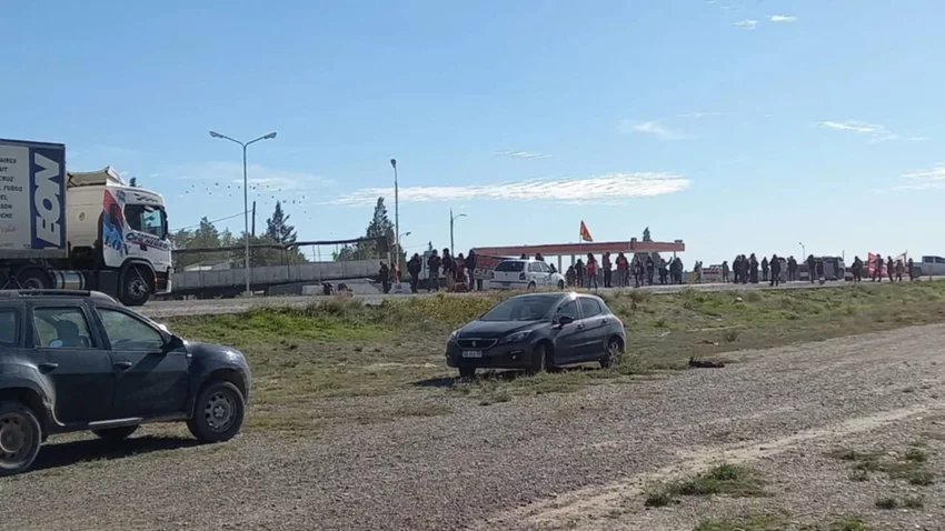 Camionero lleva respiradores y por el corte de ruta no lo dejan pasar