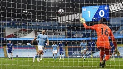 Agüero picó un penal, se lo atajaron, y pidió perdón