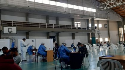 Murieron 6 personas y hubo 718 positivos