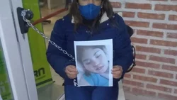 La obra social respondió a la mujer que se encadenó en Roca